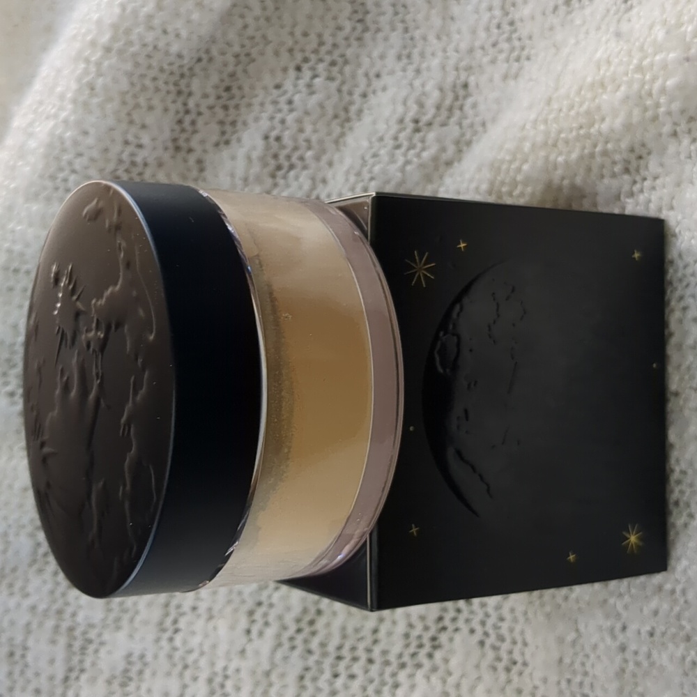 LUNAR BEAUTY LUNARVERSAL Setting Powder w/Puff in Medium, 20g/0.71oz - Picture 8 of 14